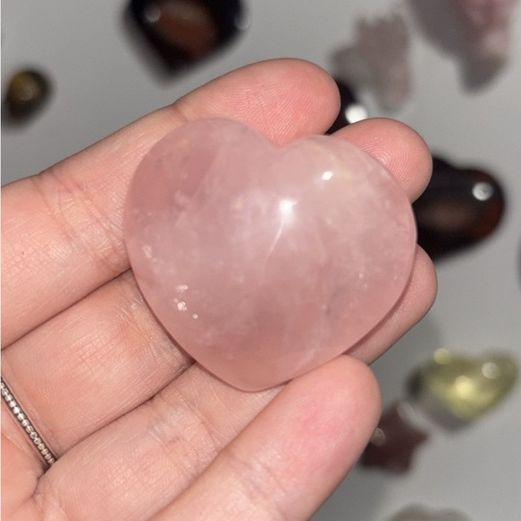 Rose Quartz Heart-Shape - Picture 1 of 1